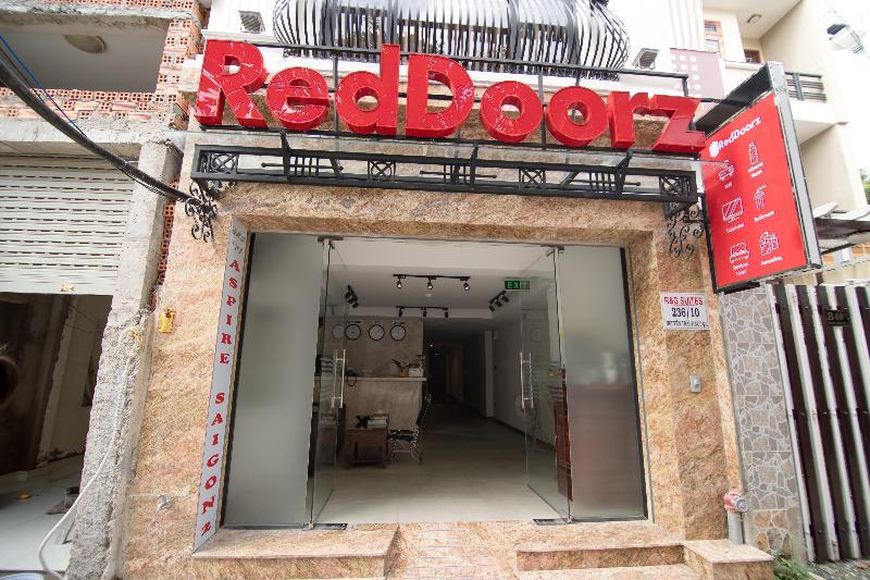Reddoorz Plus @ Nguyen Trai Street مدينة هوشي منه المظهر الخارجي الصورة