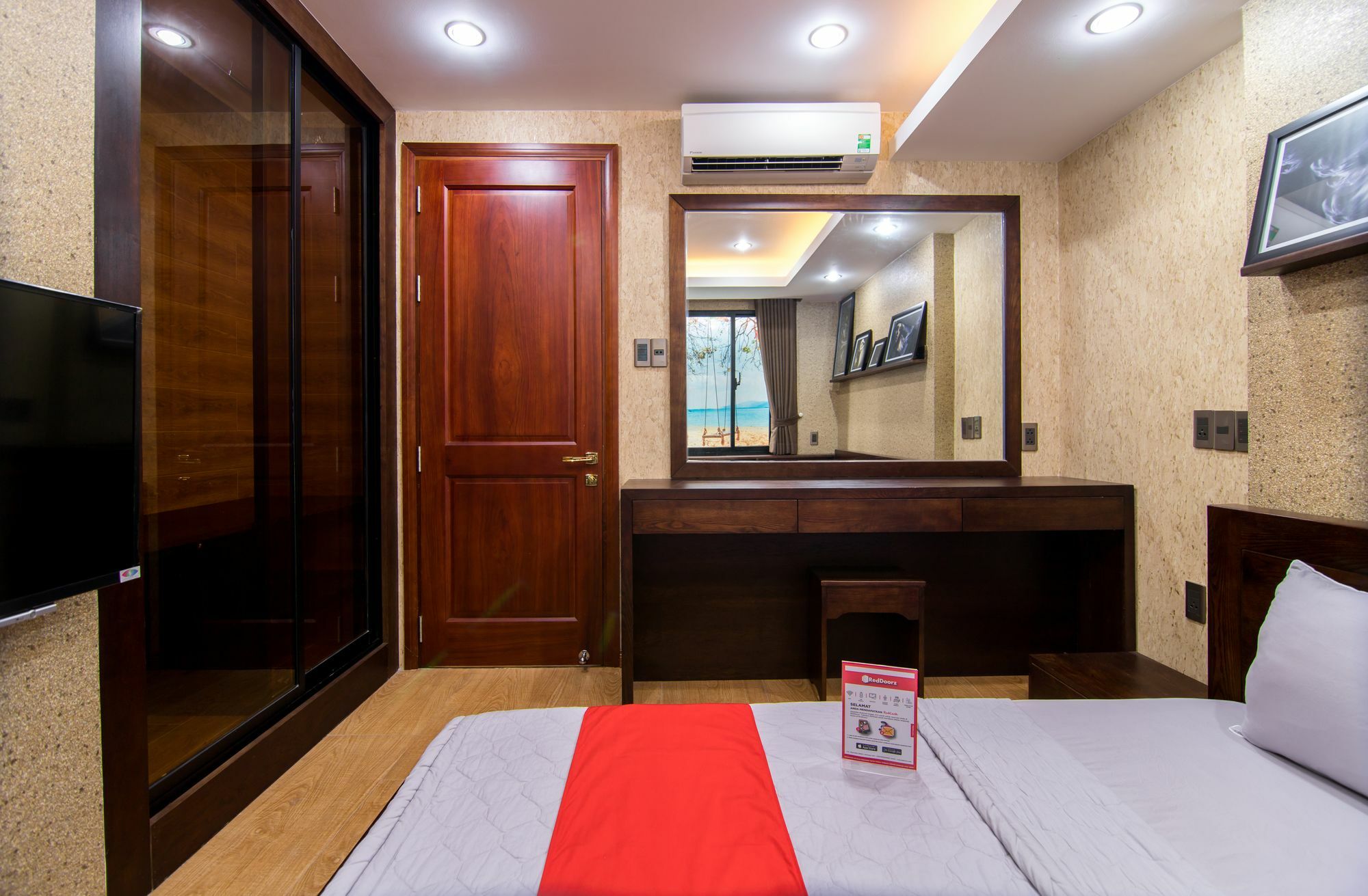 Reddoorz Plus @ Nguyen Trai Street مدينة هوشي منه المظهر الخارجي الصورة