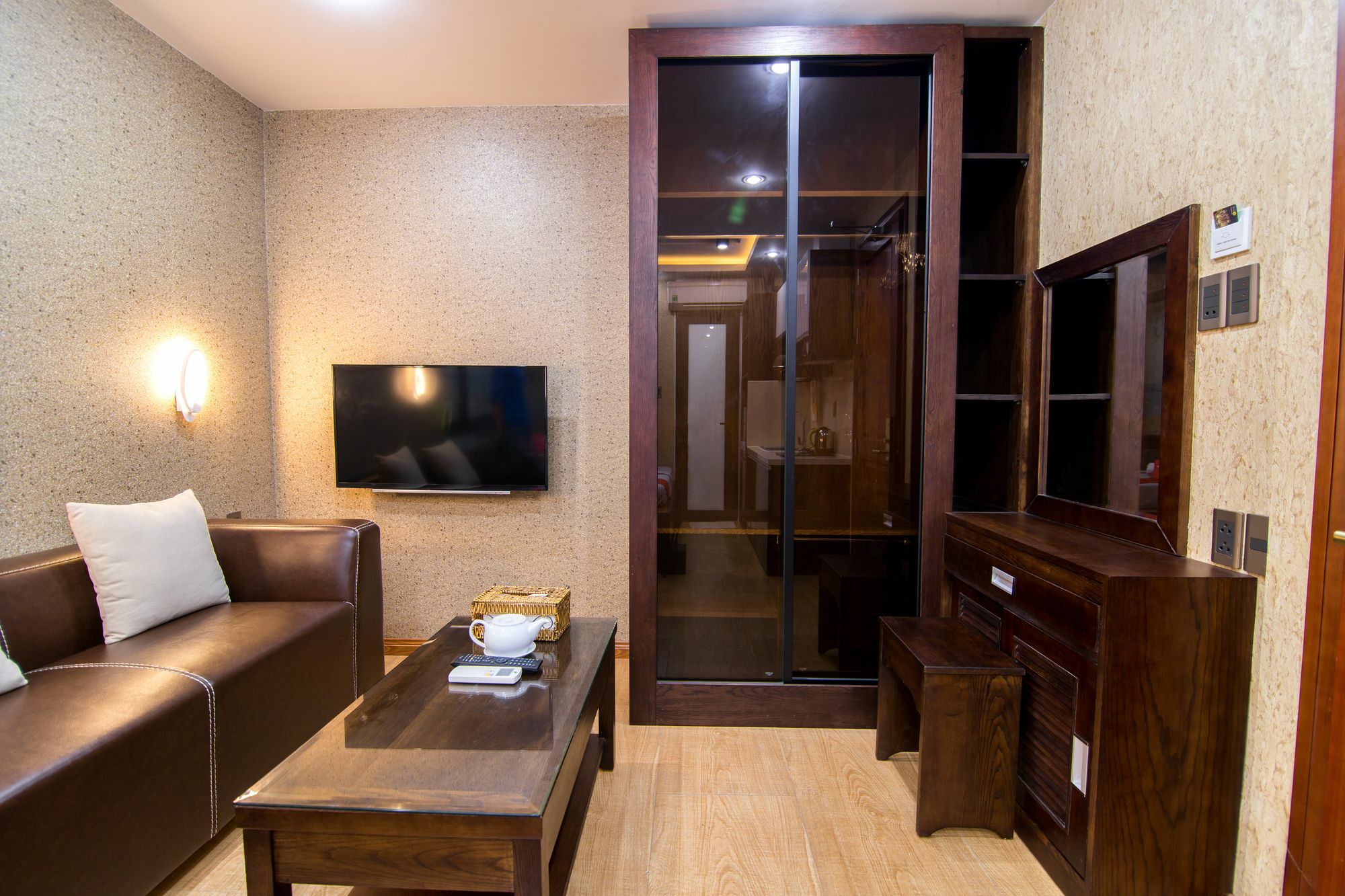 Reddoorz Plus @ Nguyen Trai Street مدينة هوشي منه المظهر الخارجي الصورة